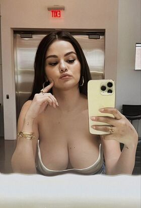 Selena Gomez Nude Leaks OnlyFans Photo 260