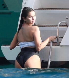 Selena Gomez Nude Leaks OnlyFans Photo 261