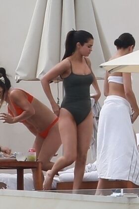 Selena Gomez Nude Leaks OnlyFans Photo 360