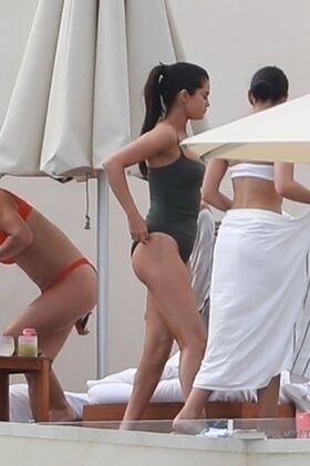 Selena Gomez Nude Leaks OnlyFans Photo 361