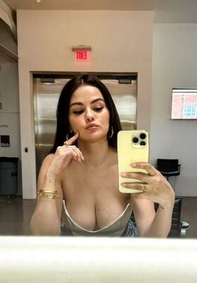 Selena Gomez Nude Leaks OnlyFans Photo 514