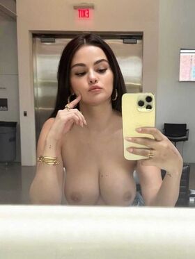 Selena Gomez Nude Leaks OnlyFans Photo 614