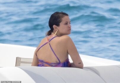 Selena Gomez Nude Leaks OnlyFans Photo 855