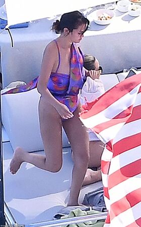 Selena Gomez Nude Leaks OnlyFans Photo 856