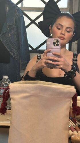 Selena Gomez Nude Leaks OnlyFans Photo 1027
