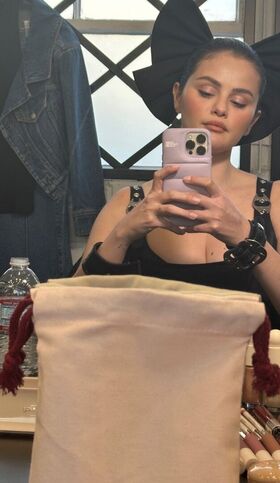 Selena Gomez Nude Leaks OnlyFans Photo 1114