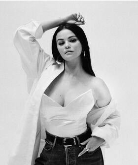 Selena Gomez Nude Leaks OnlyFans Photo 1284