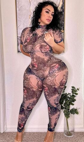 Selene Castle Гола изтичане OnlyFans снимка 476