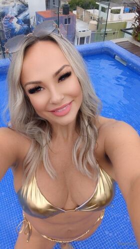 sexisuzi Nude Leaks OnlyFans Photo 343