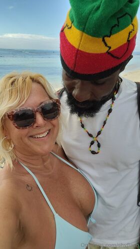 shyflash Fotografie scursă ilegal OnlyFans dezbrăcată 2