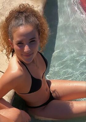 Sofie Dossi Nude Leaks OnlyFans Photo 3