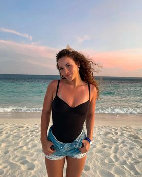 Sofie Dossi Nude Leaks OnlyFans Photo 21