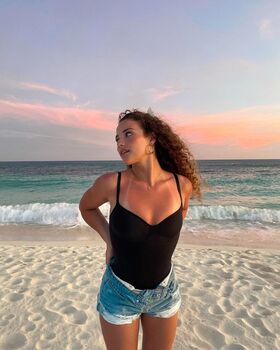 Sofie Dossi Nude Leaks OnlyFans Photo 25