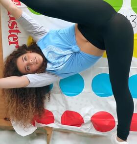 Sofie Dossi Nude Leaks OnlyFans Photo 121
