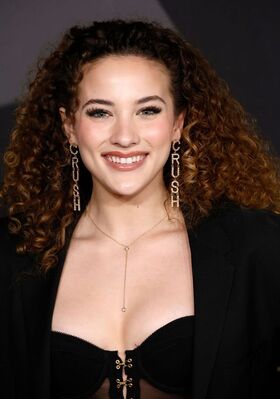 Sofie Dossi Nude Leaks OnlyFans Photo 247