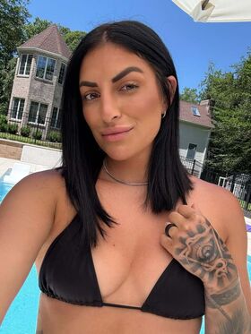Sonya Deville