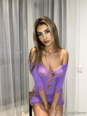sophie_foxiee