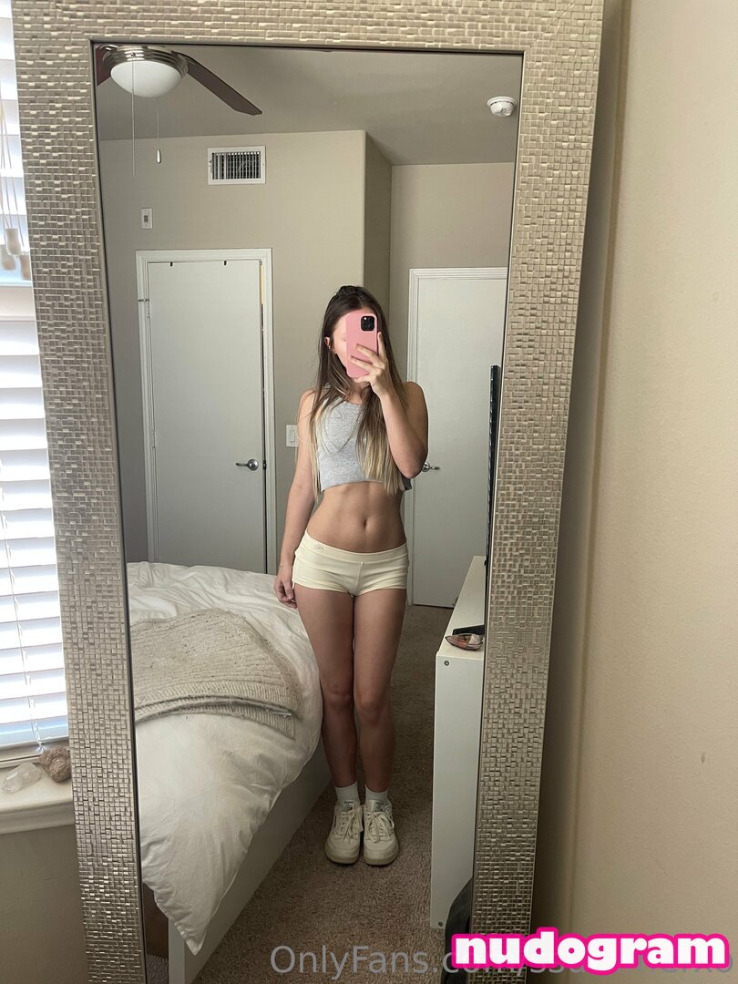 ssummerxo's fiery gaze