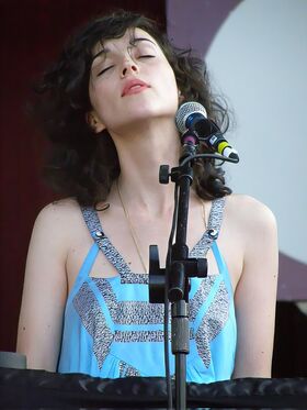 St Vincent Nøgne lækkede OnlyFans foto 151