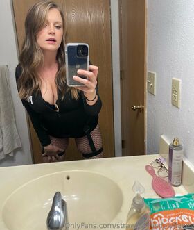 strawberrysnowflakee