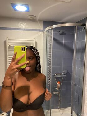 Studyniky Гола изтичане OnlyFans снимка 29