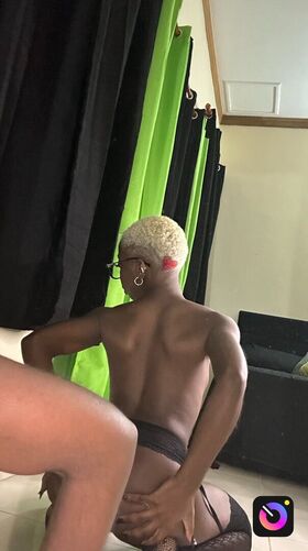 suga.antz Fotografie scursă ilegal OnlyFans dezbrăcată 54