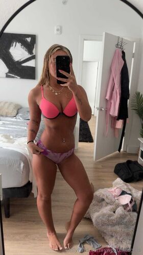 sweetelitegirls Procurena gola OnlyFans fotografija 29