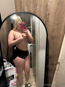 sweetelitegirls Procurena gola OnlyFans fotografija 39