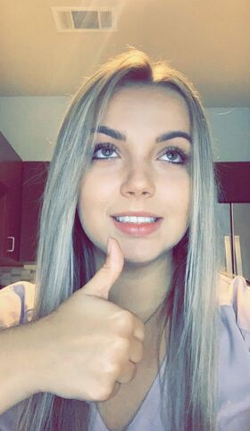 Sydney Applegate Vuotanut alastonkuva OnlyFans 5