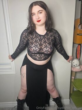 sydneyq_official Procurena gola OnlyFans fotografija 67