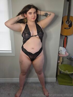 sydneyq_official Procurena gola OnlyFans fotografija 74