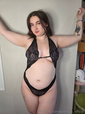 sydneyq_official Procurena gola OnlyFans fotografija 75