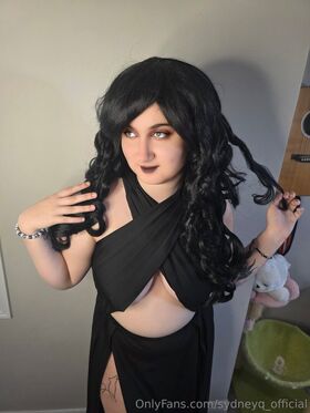 sydneyq_official Procurena gola OnlyFans fotografija 97