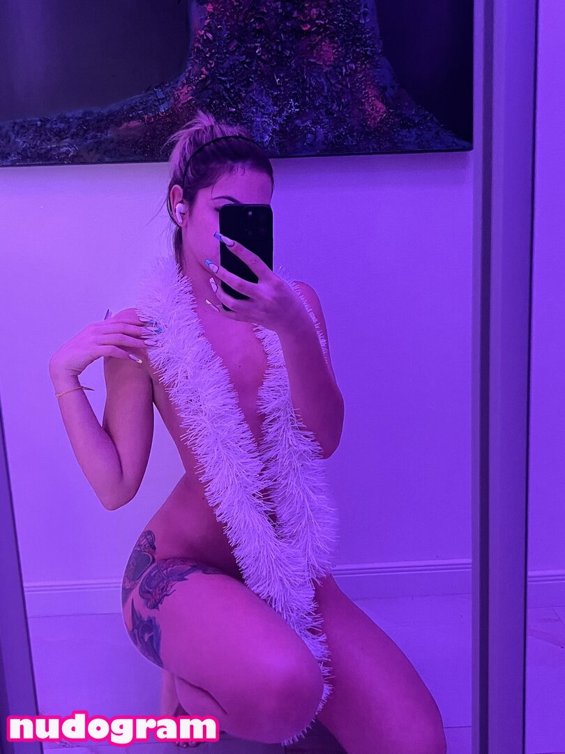 Tamara Habibi nude pose number 4