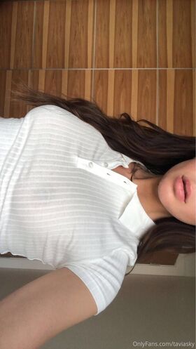 taviasky Гола изтичане OnlyFans снимка 50