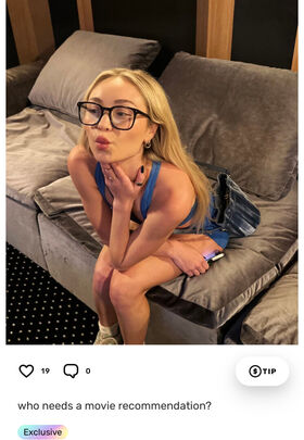 Taylor Hudson Nude Leaks OnlyFans Photo 2