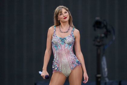 Taylor Swift Nude Leaks OnlyFans Photo 240