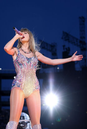Taylor Swift Nude Leaks OnlyFans Photo 675