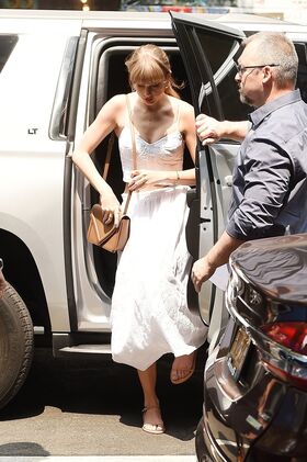 Taylor Swift Nude Leaks OnlyFans Photo 1497