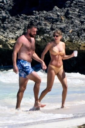 Taylor Swift Nude Leaks OnlyFans Photo 2211