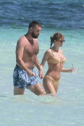Taylor Swift Nude Leaks OnlyFans Photo 2297