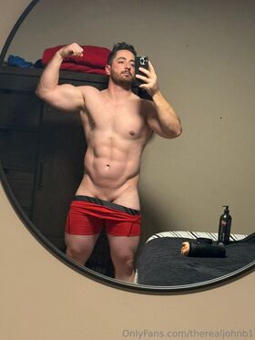 therealjohnb1 صورة OnlyFans العارية المسربة 8