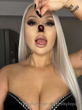 therealkyliepage Nude Leaks OnlyFans Photo 11