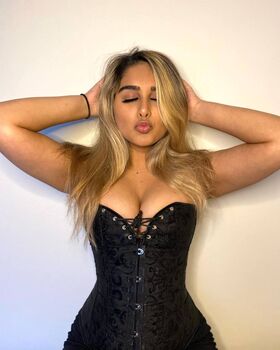 therealmeghnaa Nude Leaks OnlyFans Photo 7