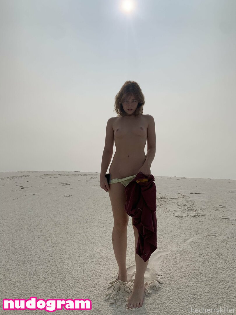 Thestrawberrybutcher exposed in a nude exclusive content leak