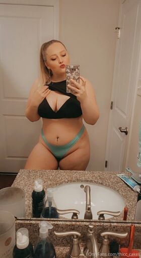 thicc_cakes Nude Leaks OnlyFans Photo 30