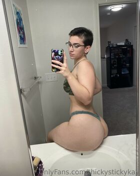 thickystickykay Гола изтичане OnlyFans снимка 4