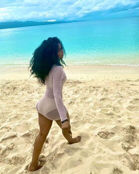 Thurriaa Fotografie scursă ilegal OnlyFans dezbrăcată 54