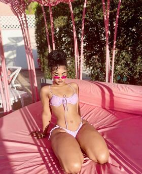 Thurriaa Fotografie scursă ilegal OnlyFans dezbrăcată 84