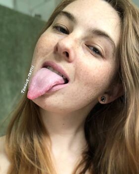 Tongue-tastic Nude Leaks OnlyFans Photo 3
